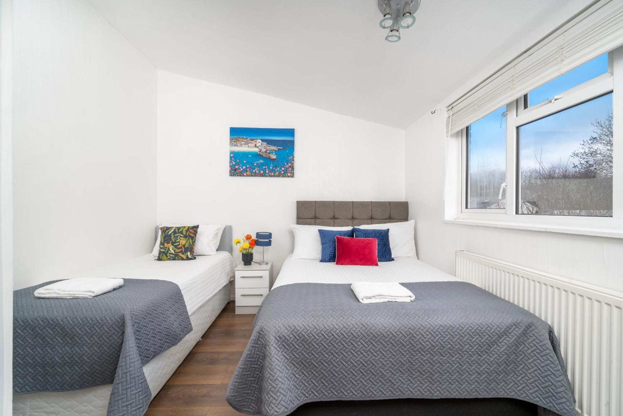 Appartamento Skyvillion-Stevenage Amazing 3Bed House, Garden, Free Off Street Parking For 2 Cars, Wifi Esterno foto