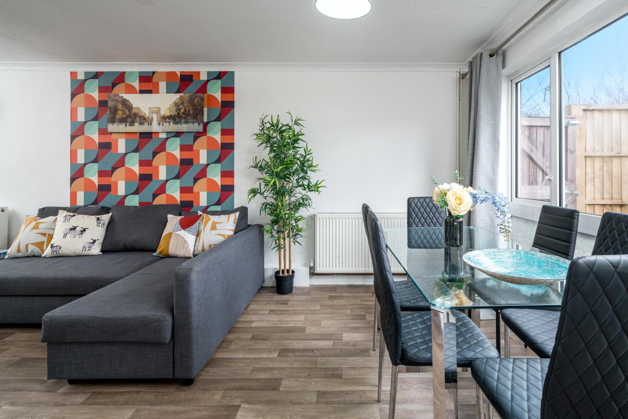 Appartamento Skyvillion-Stevenage Amazing 3Bed House, Garden, Free Off Street Parking For 2 Cars, Wifi Esterno foto