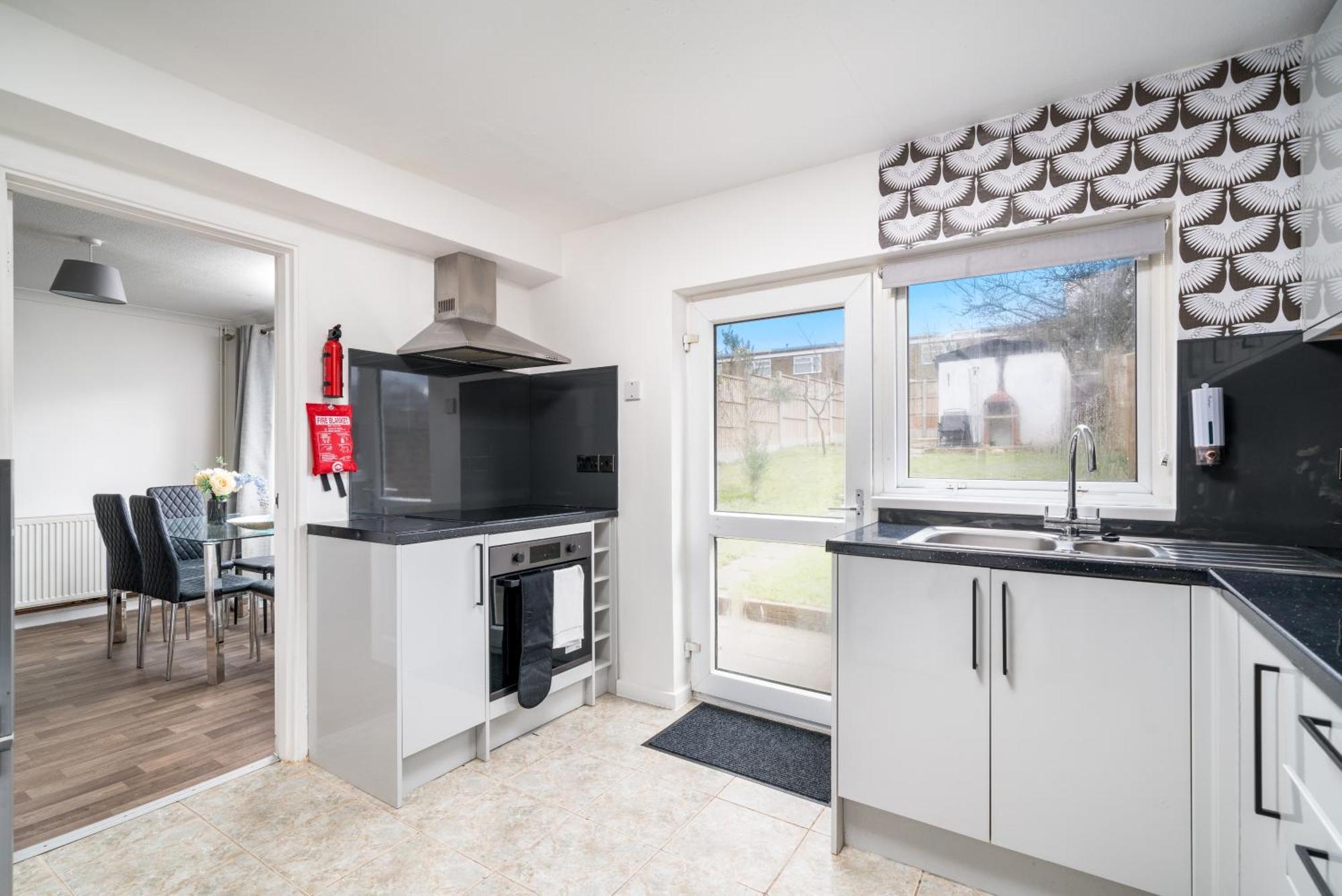 Appartamento Skyvillion-Stevenage Amazing 3Bed House, Garden, Free Off Street Parking For 2 Cars, Wifi Esterno foto